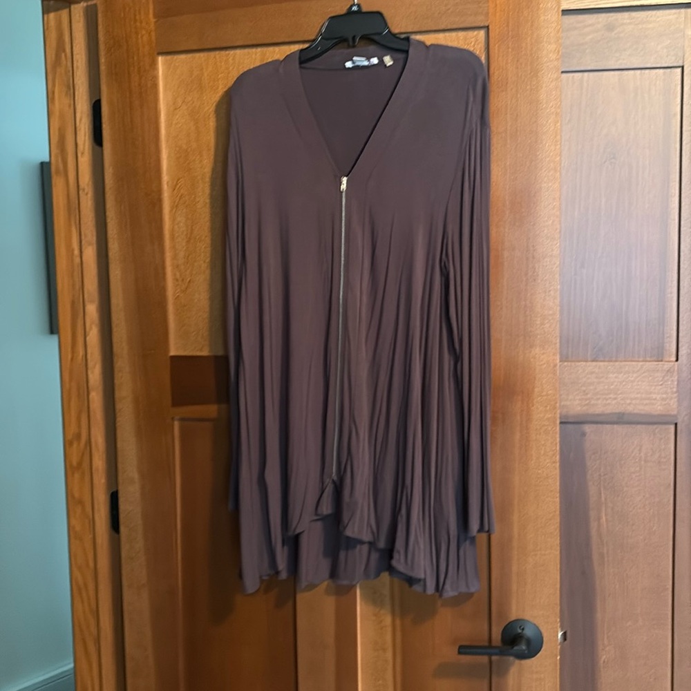 Full zip v neck with flowing bottom